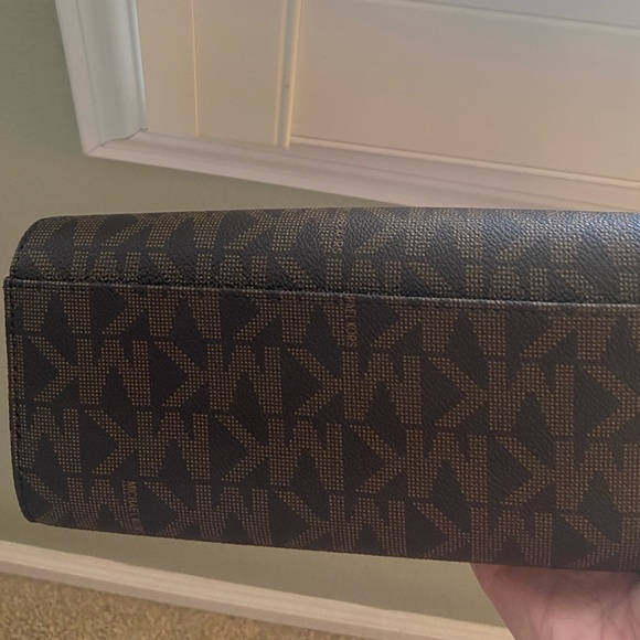 Michael Kors signature wallet with gold emblem. - Picture 2 of 5